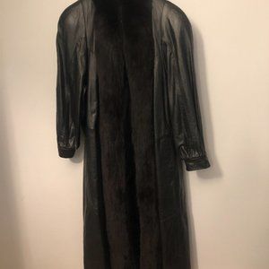 Vintage 1980's Women's Leather and Fur Overcoat PD Furs